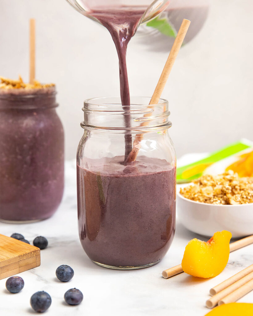 Blueberry-Peach Green Smoothie With Quinoa Crunch